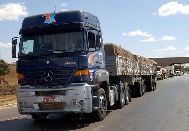 transporte rodoviario caminhao